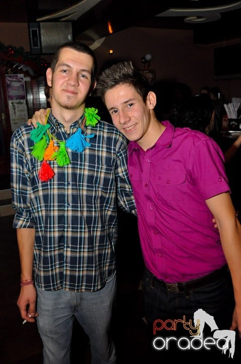 Hawaii Party continuă, 