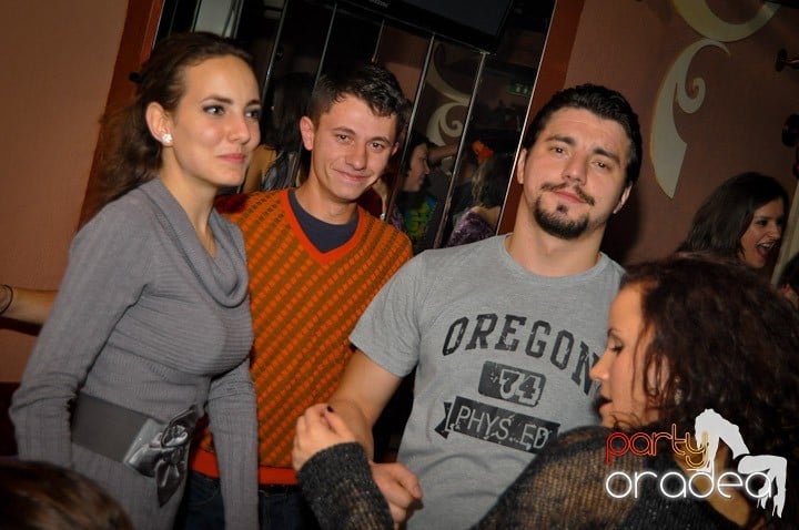 Hawaii Party continuă, 