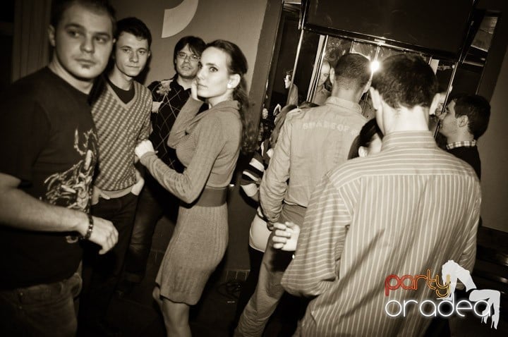 Hawaii Party continuă, 