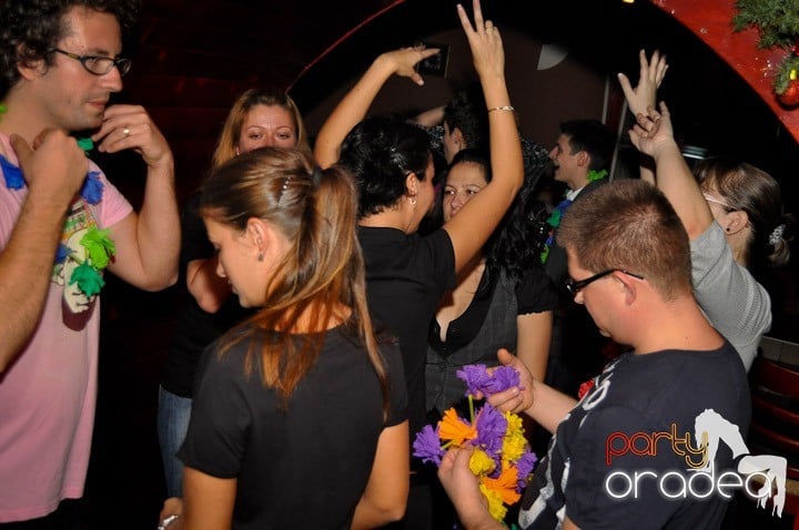 Hawaii Party continuă, 