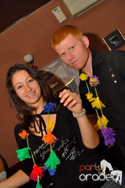 Hawaii Party continuă, 