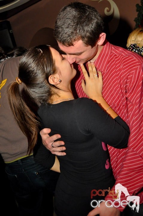 Hawaii Party continuă, 