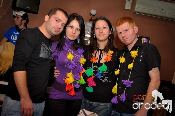 Hawaii Party continuă, 