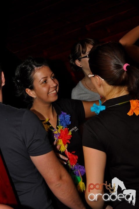 Hawaii Party continuă, 