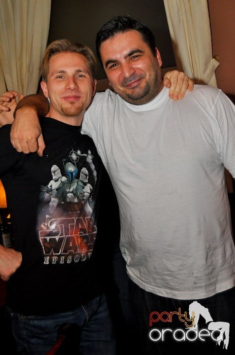 Hawaii Party continuă, 