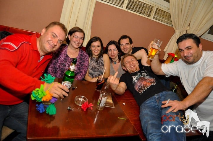 Hawaii Party continuă, 