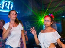 Hawaii Retro Party @ Queen's Music Pub