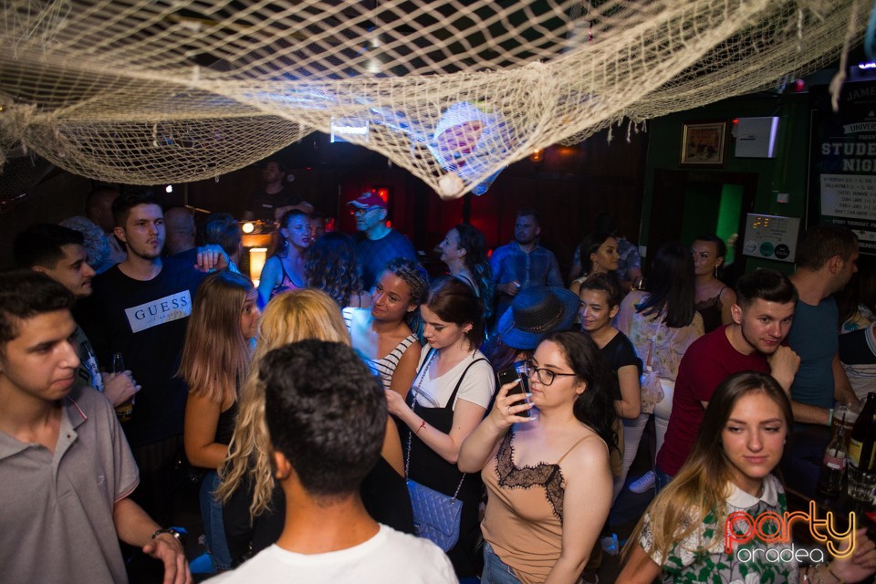 Hawaiian Party by Old Bones Society, Green Pub