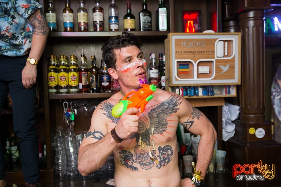 Hawaiian Party by Old Bones Society, Green Pub