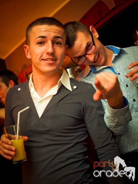 Hiturile anilor 2000 în Chanson Cafe, 