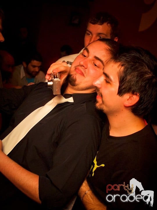 Hiturile anilor 2000 în Chanson Cafe, 