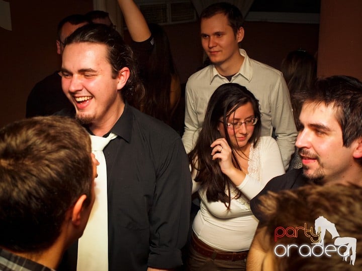 Hiturile anilor 2000 în Chanson Cafe, 