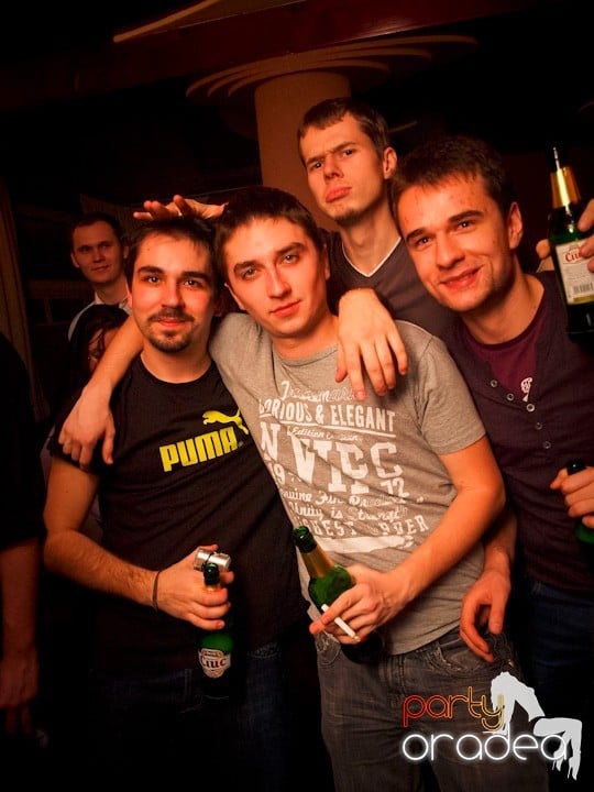 Hiturile anilor 2000 în Chanson Cafe, 