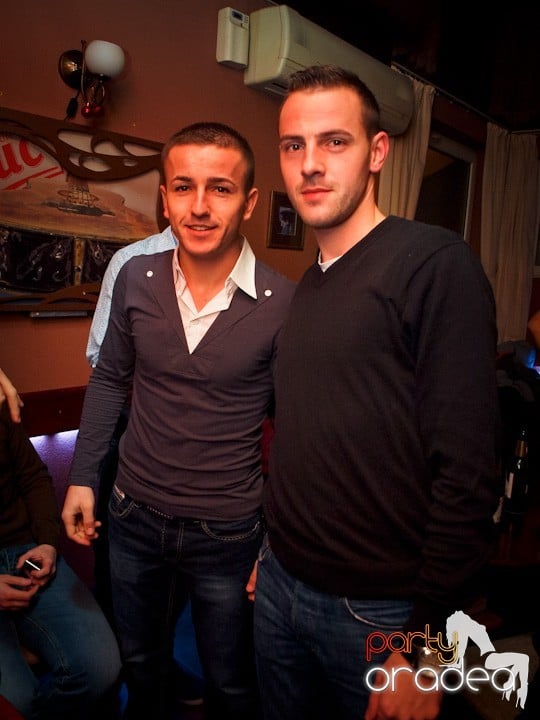 Hiturile anilor 2000 în Chanson Cafe, 