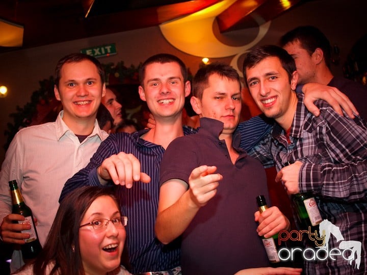 Hiturile anilor 2000 în Chanson Cafe, 