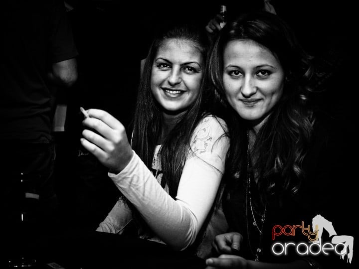 Hiturile anilor 2000 în Chanson Cafe, 