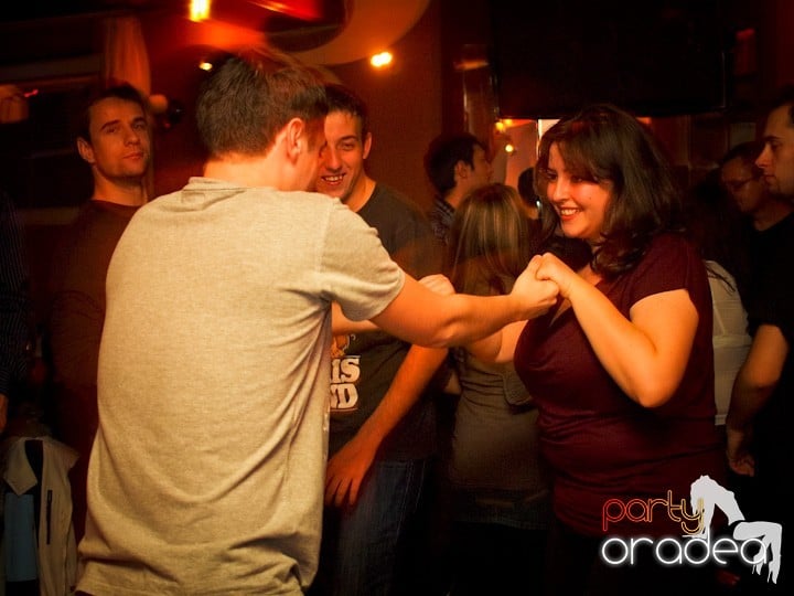 Hiturile anilor 2000 în Chanson Cafe, 