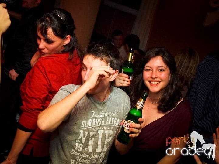 Hiturile anilor 2000 în Chanson Cafe, 