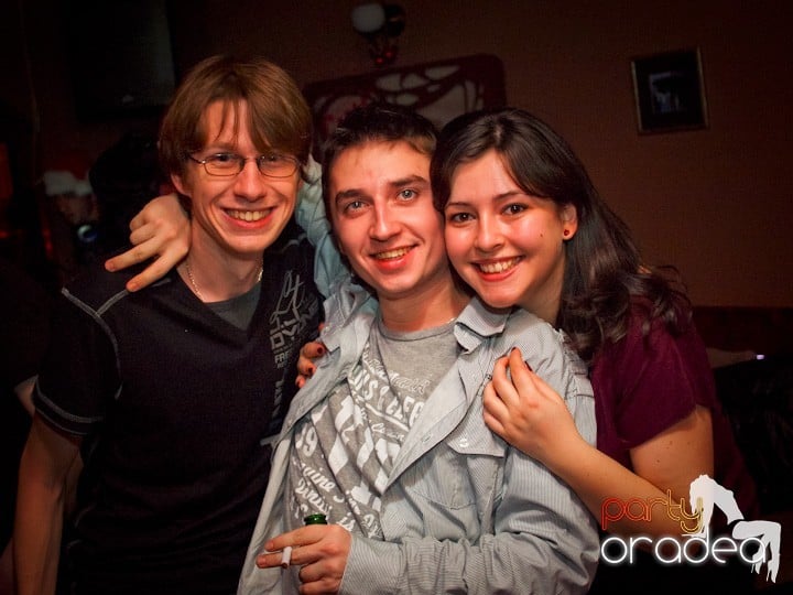 Hiturile anilor 2000 în Chanson Cafe, 