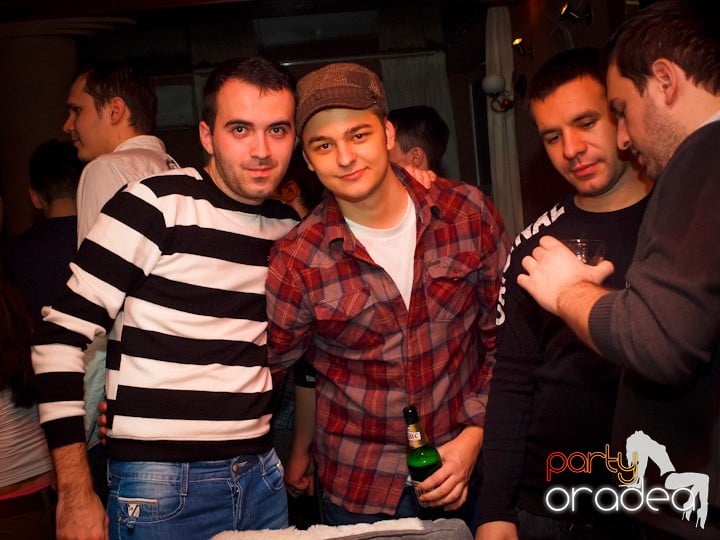 Hiturile anilor 2000 în Chanson Cafe, 