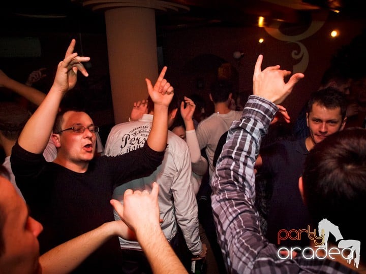 Hiturile anilor 2000 în Chanson Cafe, 