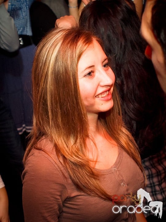 Hiturile anilor 2000 în Chanson Cafe, 