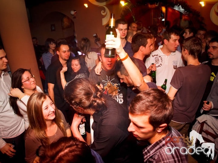 Hiturile anilor 2000 în Chanson Cafe, 