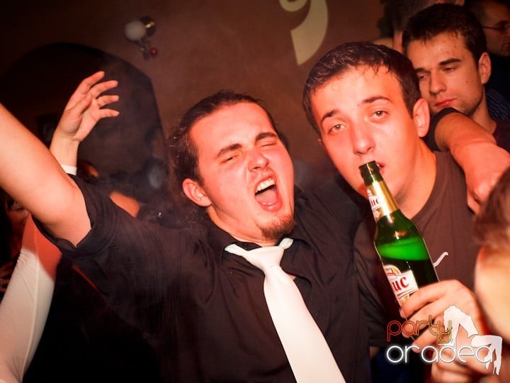 Hiturile anilor 2000 în Chanson Cafe, 