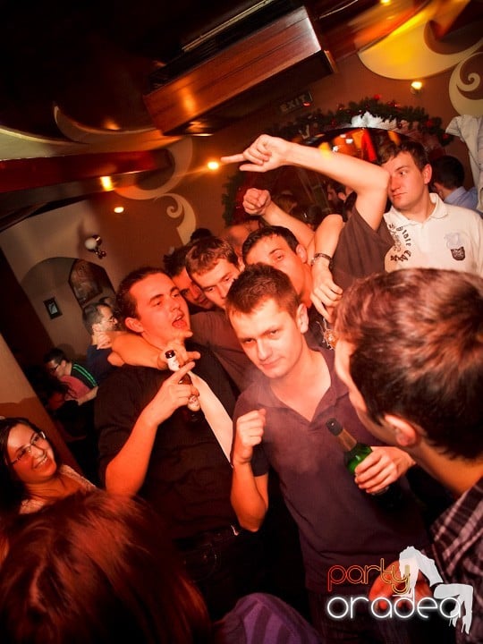 Hiturile anilor 2000 în Chanson Cafe, 