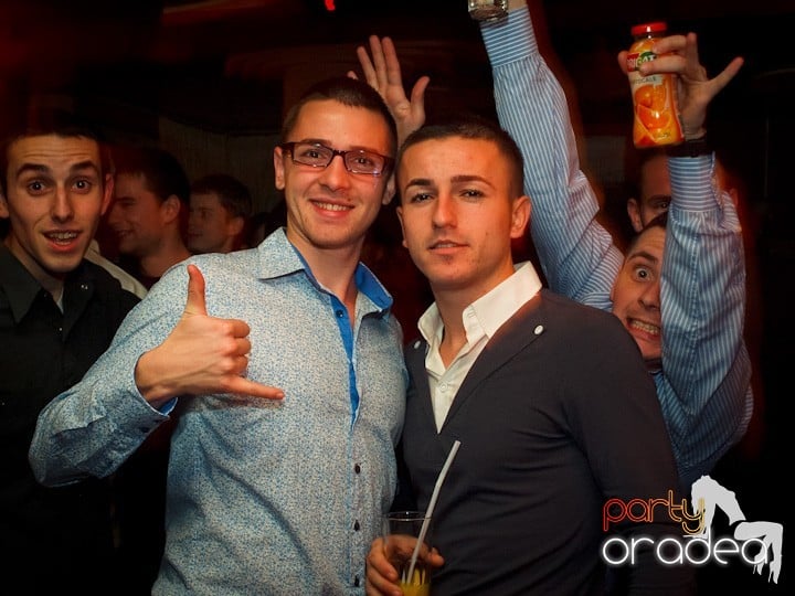 Hiturile anilor 2000 în Chanson Cafe, 