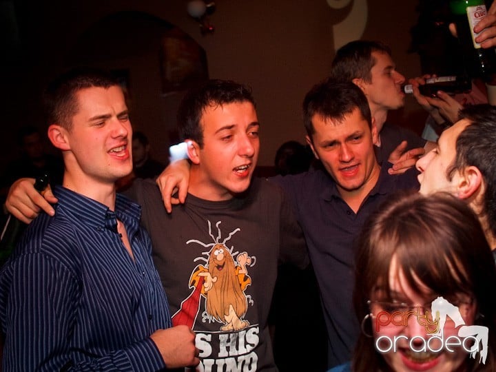 Hiturile anilor 2000 în Chanson Cafe, 