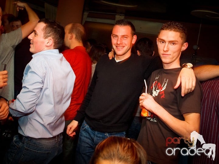 Hiturile anilor 2000 în Chanson Cafe, 