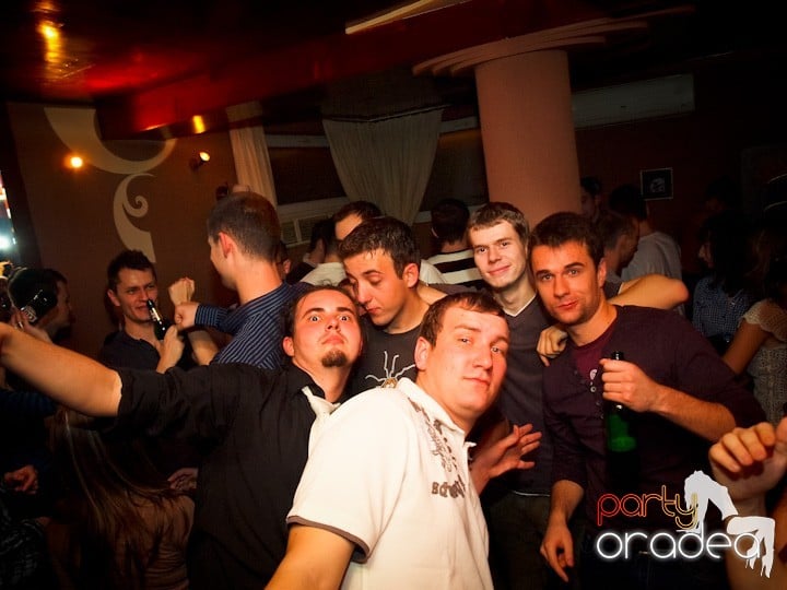 Hiturile anilor 2000 în Chanson Cafe, 