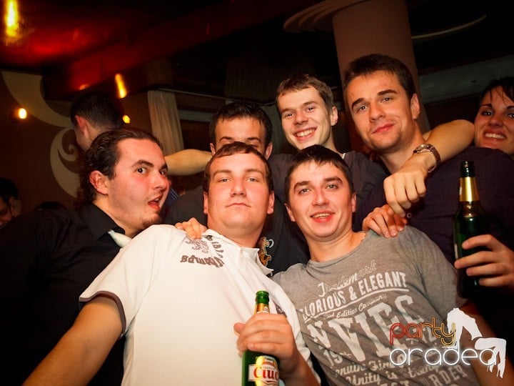 Hiturile anilor 2000 în Chanson Cafe, 