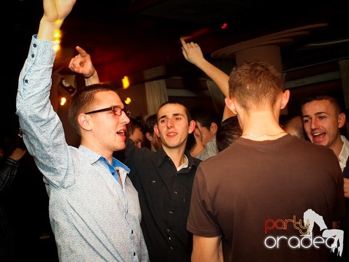 Hiturile anilor 2000 în Chanson Cafe, 