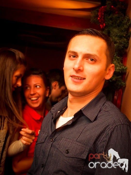 Hiturile anilor 2000 în Chanson Cafe, 