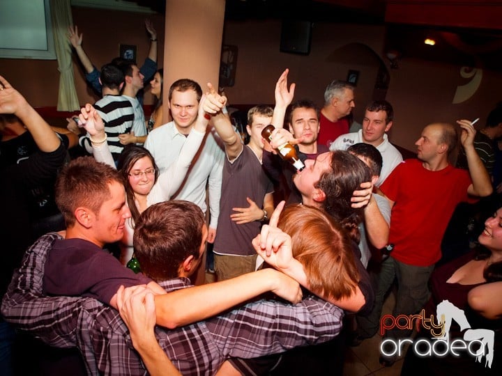 Hiturile anilor 2000 în Chanson Cafe, 