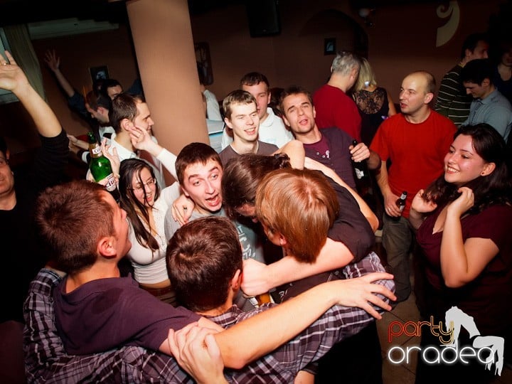 Hiturile anilor 2000 în Chanson Cafe, 