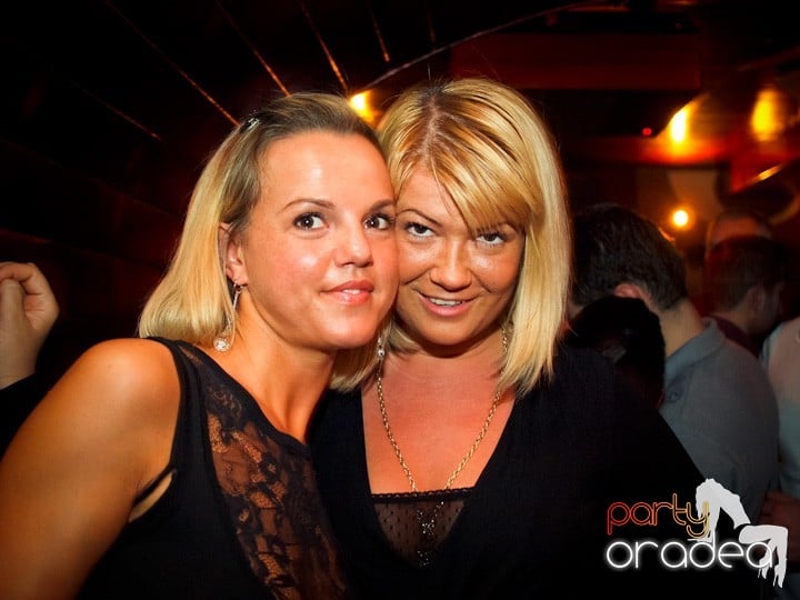 Hiturile anilor 2000 în Chanson Cafe, 