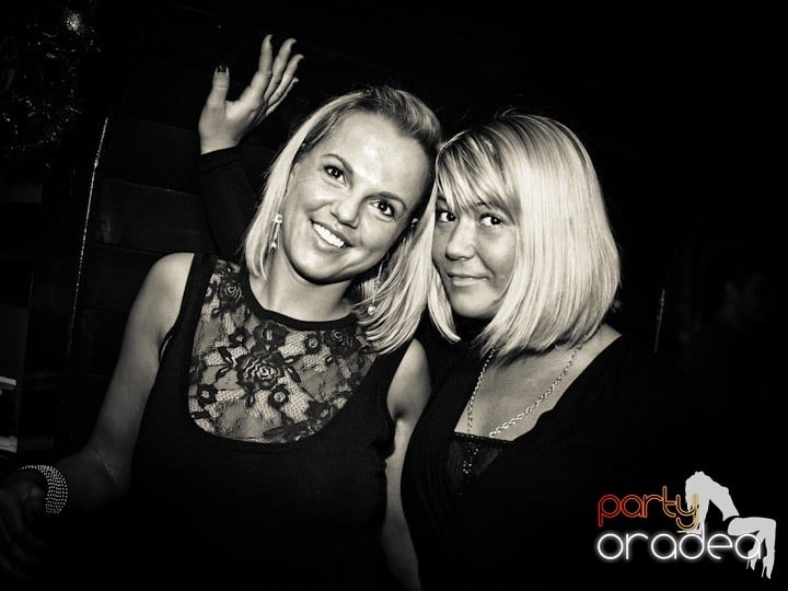 Hiturile anilor 2000 în Chanson Cafe, 