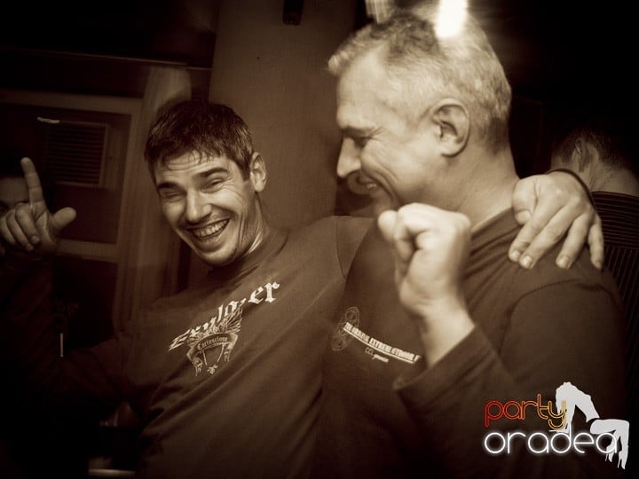 Hiturile anilor 2000 în Chanson Cafe, 