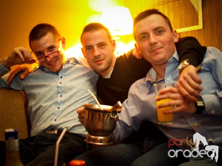 Hiturile anilor 2000 în Chanson Cafe, 