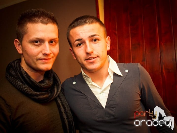 Hiturile anilor 2000 în Chanson Cafe, 