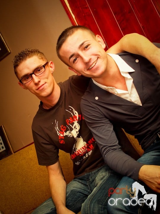 Hiturile anilor 2000 în Chanson Cafe, 