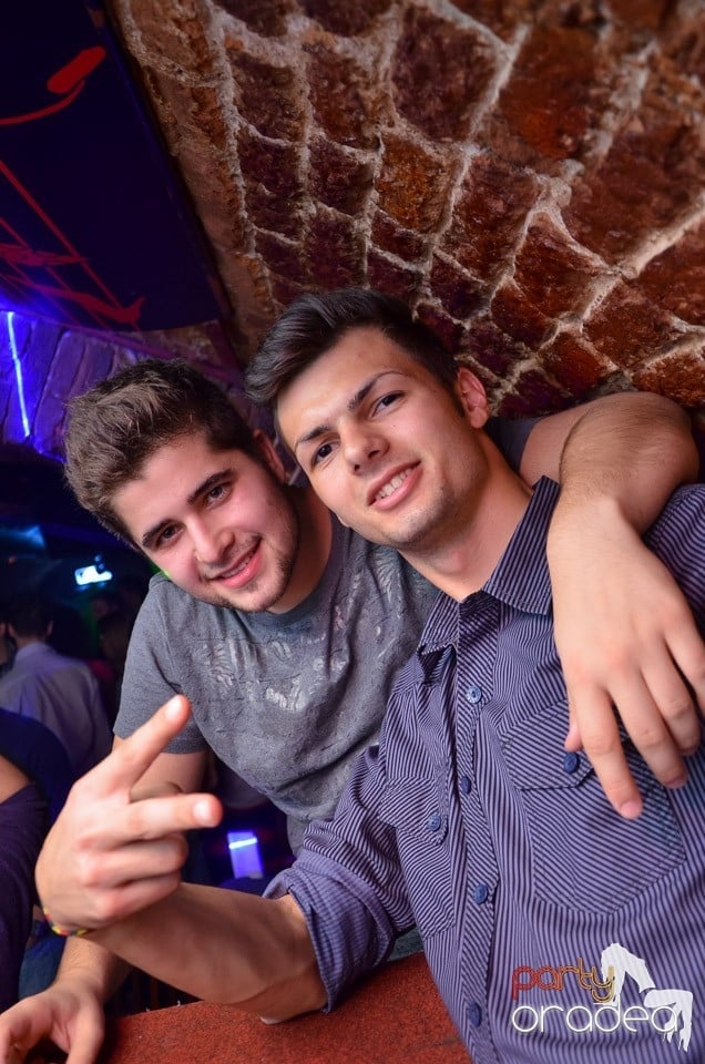 Holsten Party în Club Escape, 