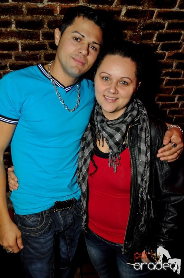 Hot Friday Night în Club Escape, 