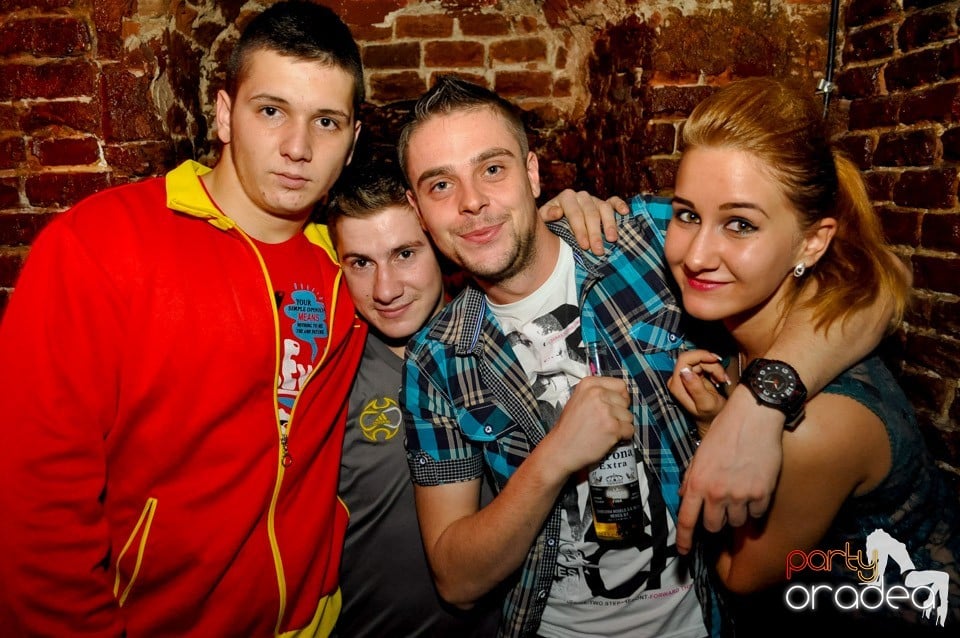 Hot Friday Night în Club Escape, 