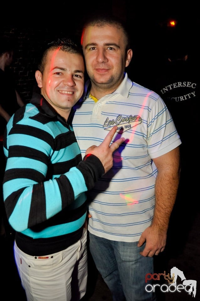 Hot Friday Night în Club Escape, 
