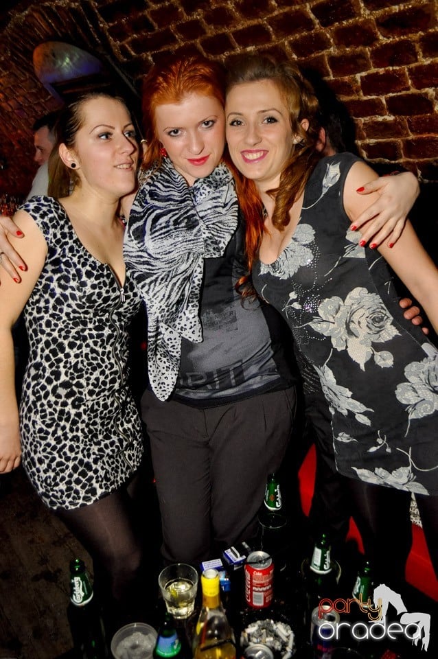 Hot Friday Night în Club Escape, 