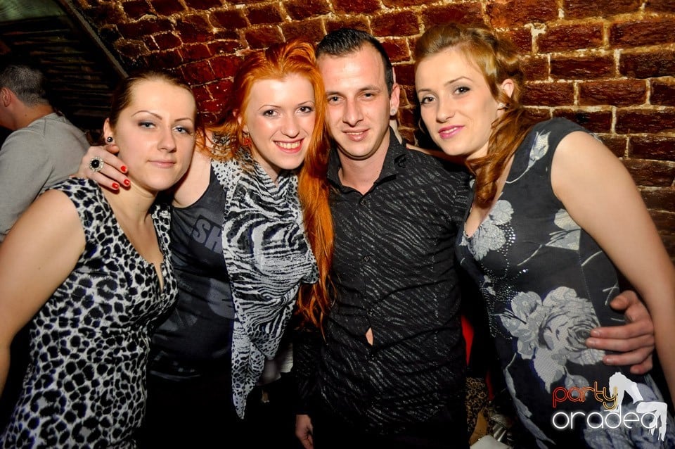 Hot Friday Night în Club Escape, 